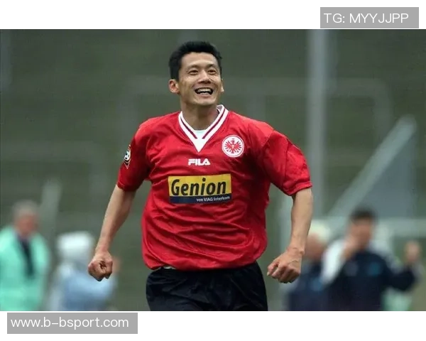 杨晨52岁生日FIFA送祝福以双脚探路照亮未来之路