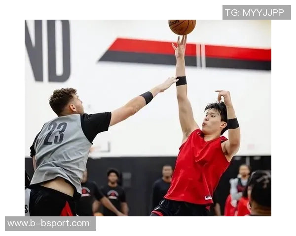 拓媒晒奥尼尔科比合照调侃杨瀚森与布雷克韦斯利的奇妙对比